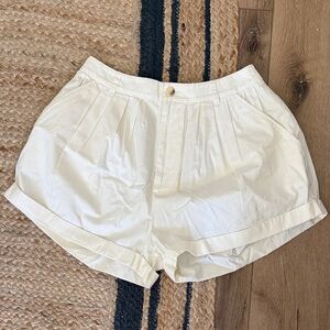 DOEN Paige White Pleated Women's Shorts
